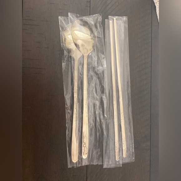 4 Pcs Asian Stainless 18-10 Embossed Chopsticks And Spoons set - Picture 2 of 12